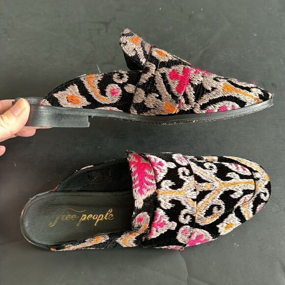 Free People Embroidered Flats - Picture 3 of 11